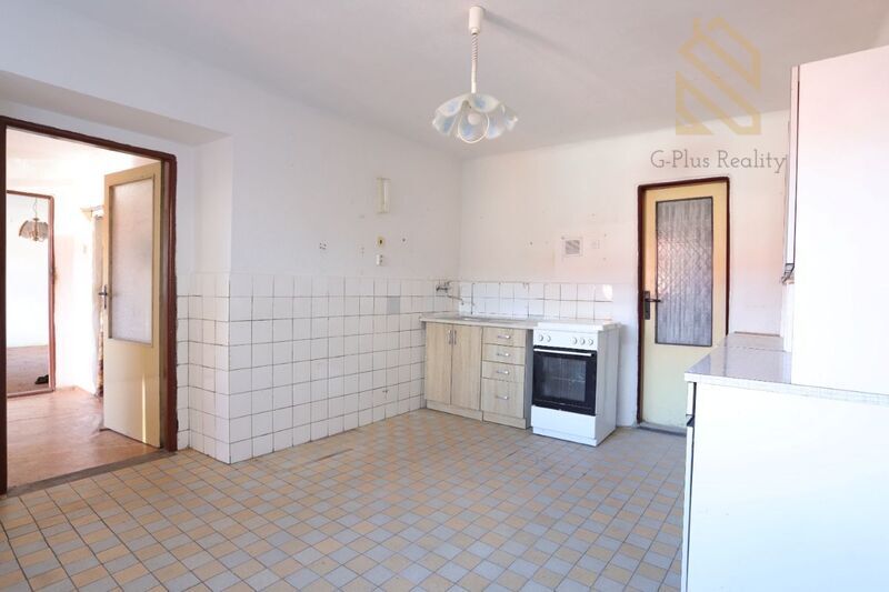 Prodej, rodinný dům 335 m2, pozemek 892 m2, obec Raná u Loun