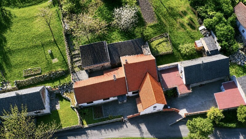 Prodej, rodinný dům 335 m2, pozemek 892 m2, obec Raná u Loun