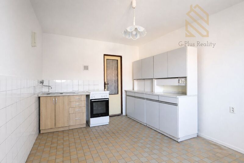 Prodej, rodinný dům 335 m2, pozemek 892 m2, obec Raná u Loun