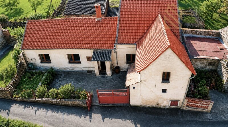 Prodej, rodinný dům 335 m2, pozemek 892 m2, obec Raná u Loun