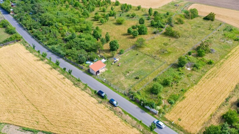 Prodej pozemku 905 m/2, zahradní domek 28 m/2 v obci Žitenice