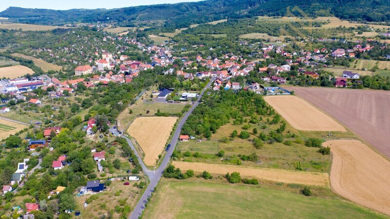Prodej pozemku 905 m/2, zahradní domek 28 m/2 v obci Žitenice