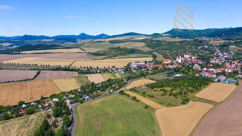 Prodej pozemku 905 m/2, zahradní domek 28 m/2 v obci Žitenice