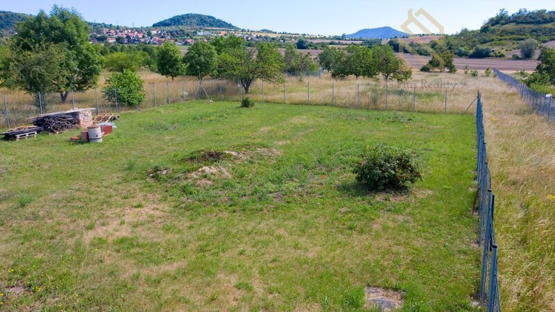Prodej pozemku 905 m/2, zahradní domek 28 m/2 v obci Žitenice