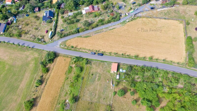 Prodej pozemku 905 m/2, zahradní domek 28 m/2 v obci Žitenice