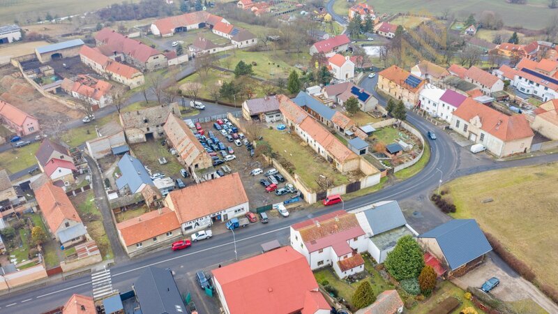 Veltěže – funkční autoservis 225 m2 , celý  objekt 1326 m2 , v Obci  Veltěže, okres Louny