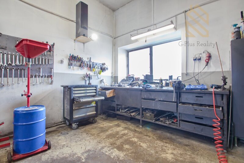 Veltěže – funkční autoservis 225 m2 , celý  objekt 1326 m2 , v Obci  Veltěže, okres Louny