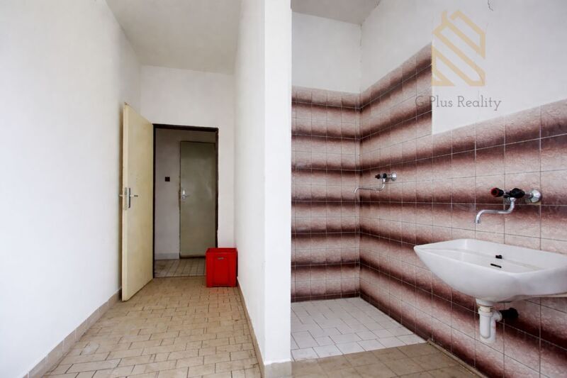 Veltěže – funkční autoservis 225 m2 , celý  objekt 1326 m2 , v Obci  Veltěže, okres Louny