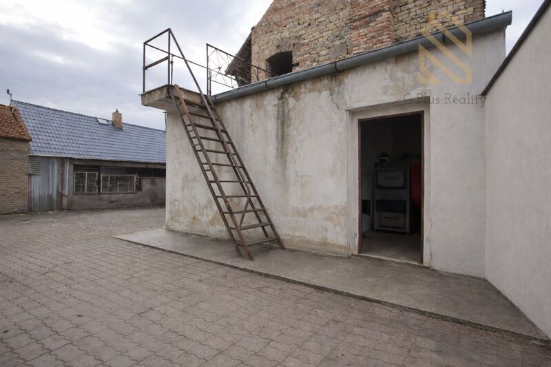 Veltěže – funkční autoservis 225 m2 , celý  objekt 1326 m2 , v Obci  Veltěže, okres Louny