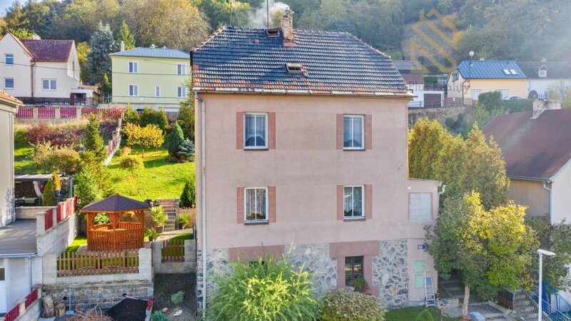 Prodej domu 195m/2 se zahradou 502m/2 a garáží 28m/2- Ústí nad Labem-ulice Hostovická