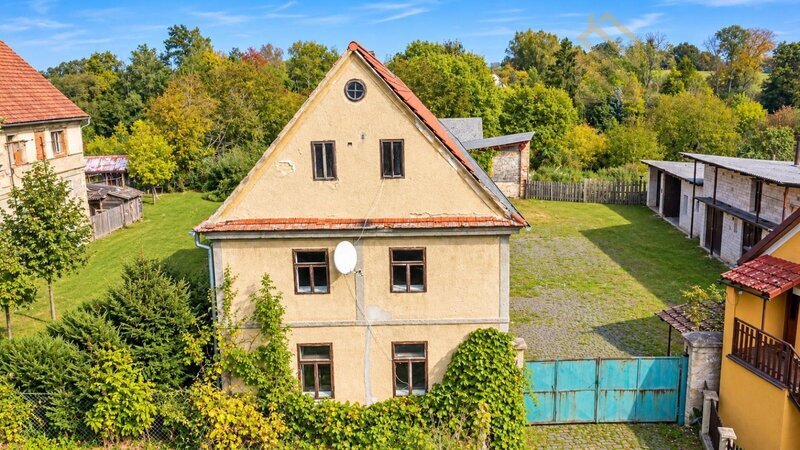 Prodej rodinného domu s rozsáhlým hospodářským zázemím a pozemky - Kalovice u Úštěka