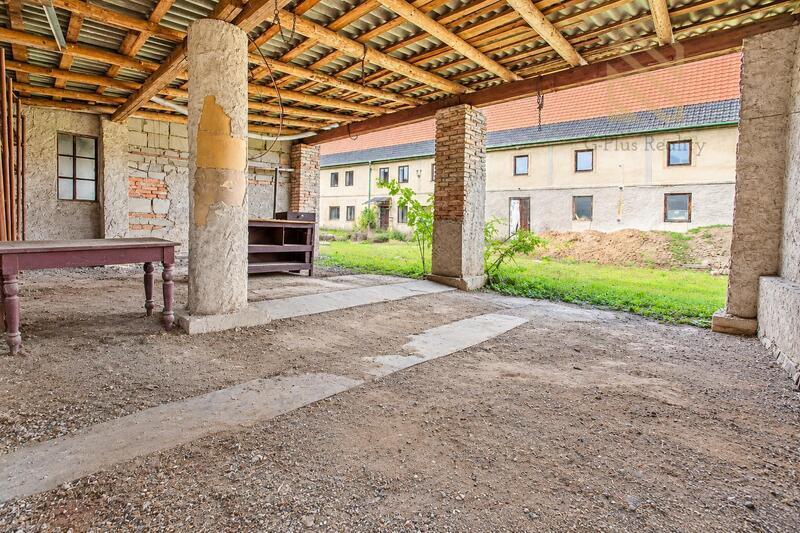 Prodej rodinného domu s rozsáhlým hospodářským zázemím a pozemky - Kalovice u Úštěka