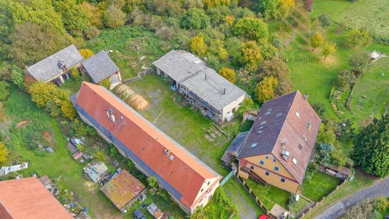 Prodej rodinného domu s rozsáhlým hospodářským zázemím a pozemky - Kalovice u Úštěka