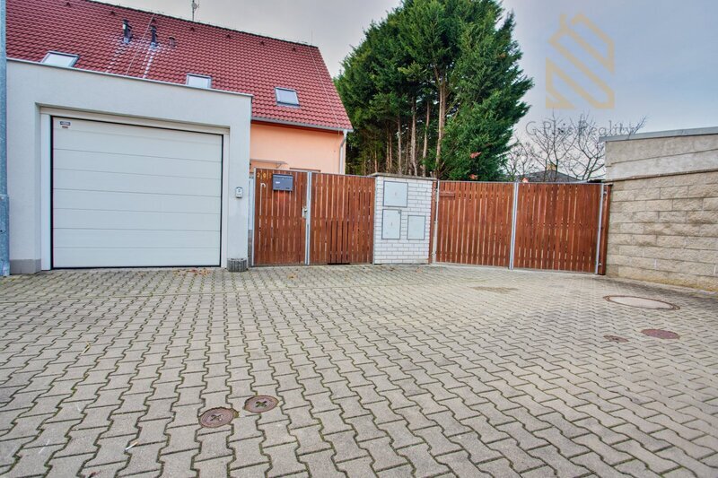 Prodej, Rodinný dům 4+kk , 389m2 , ul. Modřínová - Zlonín