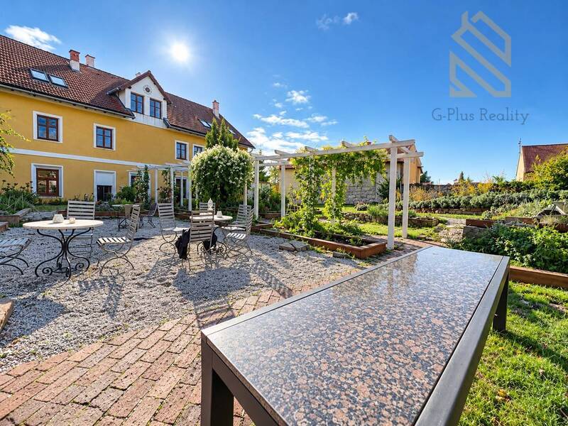 Pronájem vybavené restaurace se svatebním sálem, 250 m² – Statek Luníkov u Slaného
