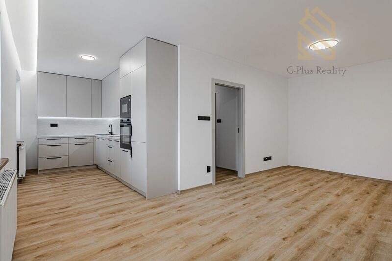 Pronájem nadstandardně zrekonstruovaného bytu 2+Kk, 65 m² v těsné blízkosti centra města Louny.