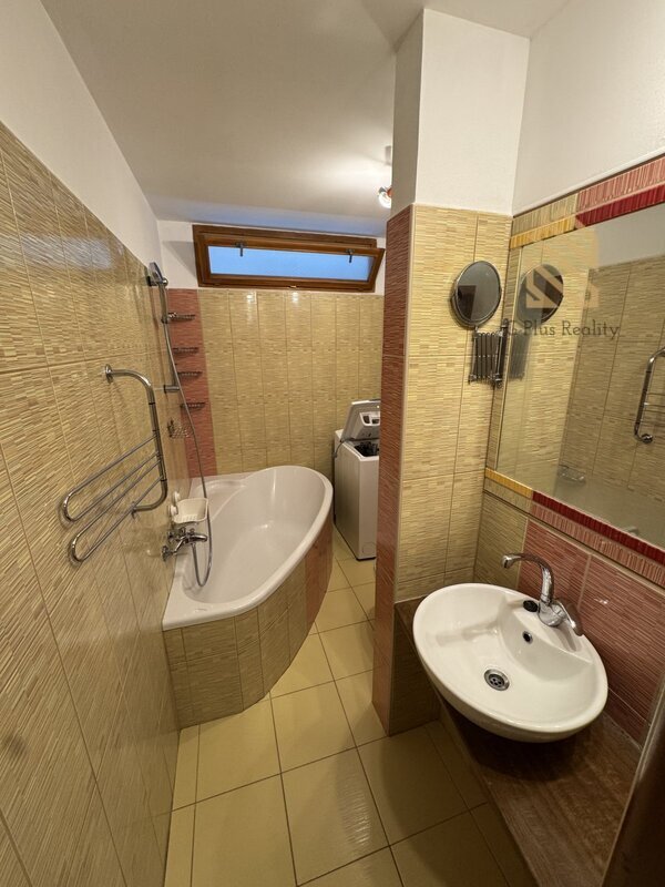 Pronájem bytu 3+1 s lodžií, 82 m² – ulice Kmochova v Ústí nad Labem