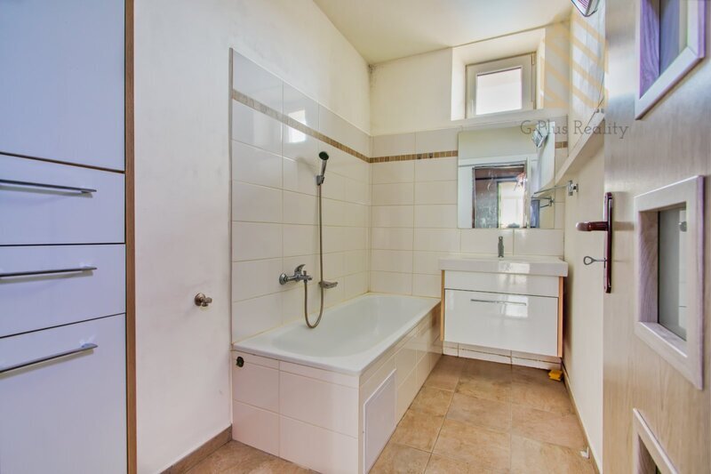 Byt 2+1, 63 m3, s podílem na společné zahradě. Husova ul. Louny