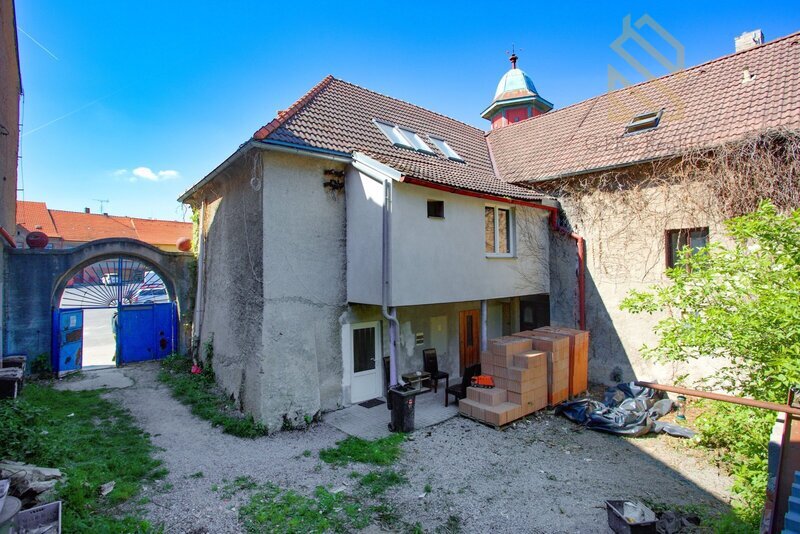 Prodej domu nám. T.G. Masaryka 779 m², pozemek 1465 m², Smečno