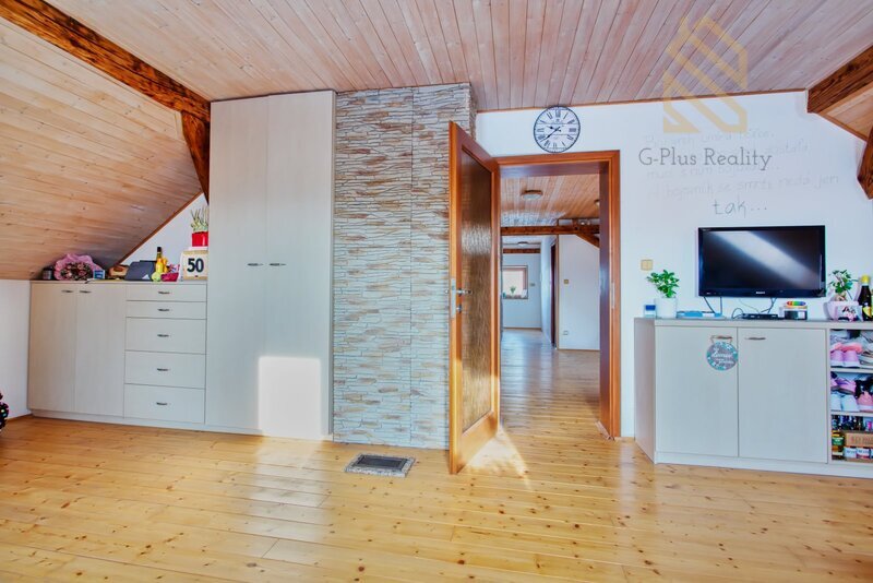 Prodej, rodinný dům 270m2, pozemek 2444m2