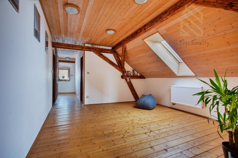 Prodej, rodinný dům 270m2, pozemek 2444m2