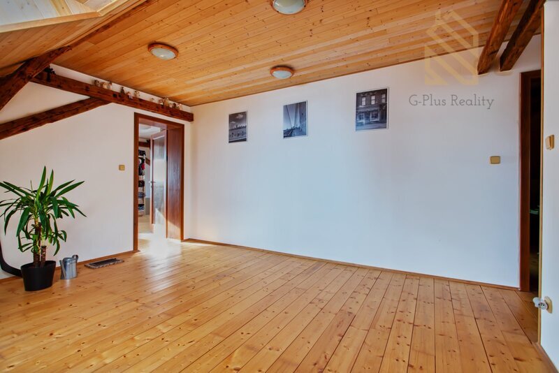 Prodej, rodinný dům 270m2, pozemek 2444m2