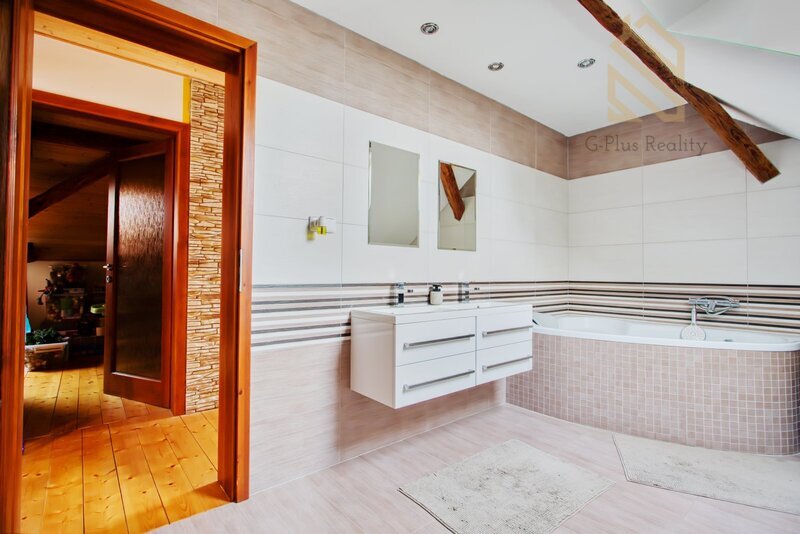 Prodej, rodinný dům 270m2, pozemek 2444m2