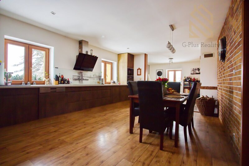 Prodej, rodinný dům 270m2, pozemek 2444m2