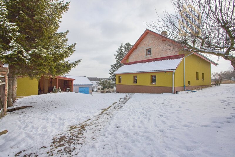 Prodej, rodinný dům 270m2, pozemek 2444m2