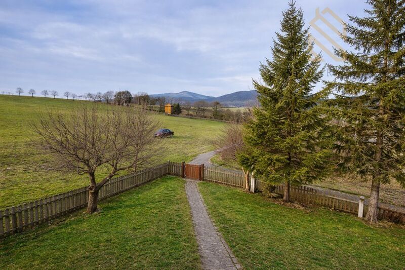 Prodej, rodinný dům 270m2, pozemek 2444m2, Dobkovičky, Velemín,