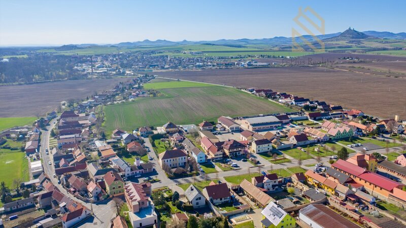 Prodej, rodinný dům 334 m2, pozemek 1515m2, Radovesice