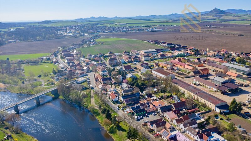 Prodej, rodinný dům 334 m2, pozemek 1515m2, Radovesice