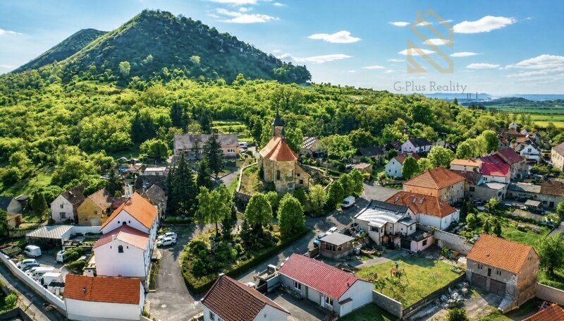 Prodej, rodinný dům 335 m2, pozemek 892 m2, obec Raná u Loun
