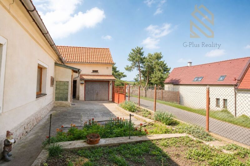 Prodej, rodinný dům 335 m2, pozemek 892 m2, obec Raná u Loun