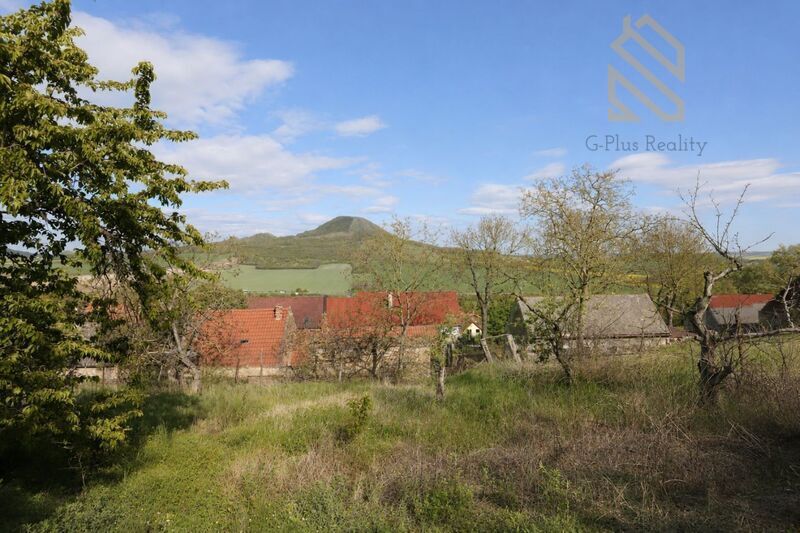 Prodej, rodinný dům 335 m2, pozemek 892 m2, obec Raná u Loun
