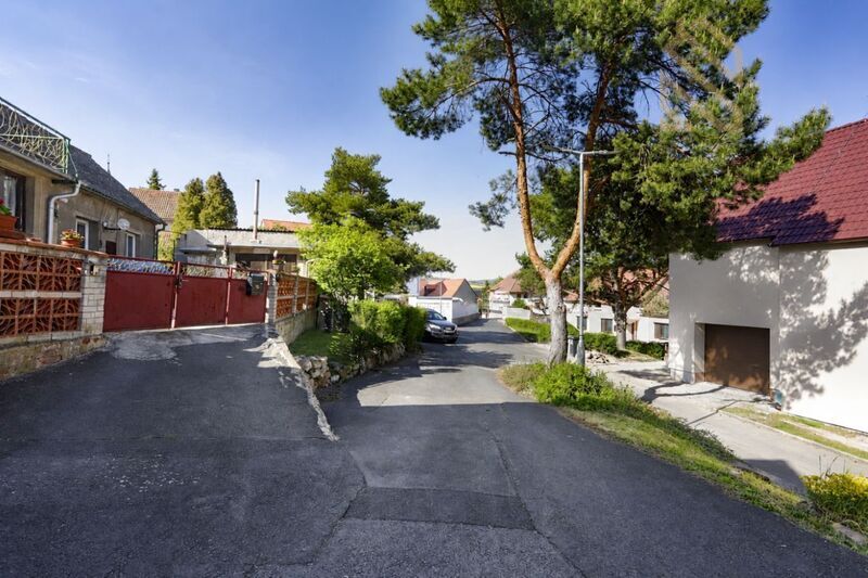 Prodej, rodinný dům 335 m2, pozemek 892 m2, obec Raná u Loun