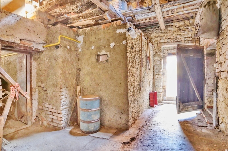 Prodej, rodinný dům 335 m2, pozemek 892 m2, obec Raná u Loun