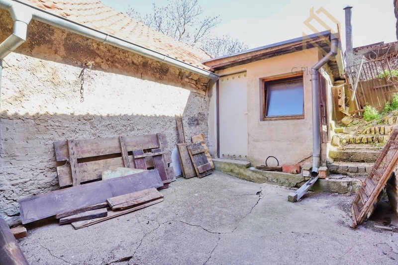 Prodej, rodinný dům 335 m2, pozemek 892 m2, obec Raná u Loun