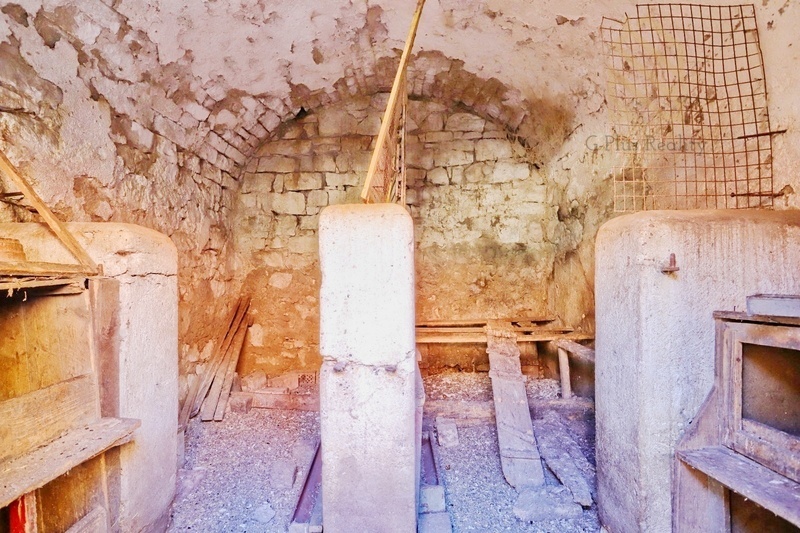 Prodej, rodinný dům 335 m2, pozemek 892 m2, obec Raná u Loun