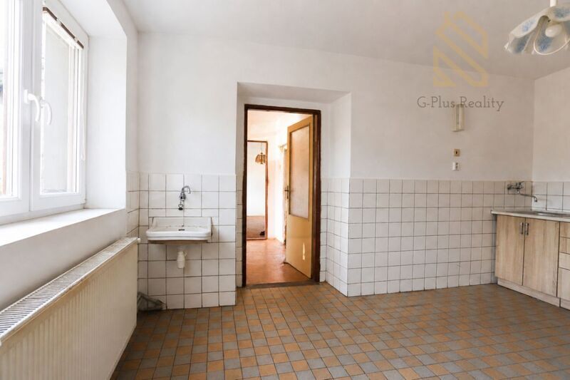 Prodej, rodinný dům 335 m2, pozemek 892 m2, obec Raná u Loun