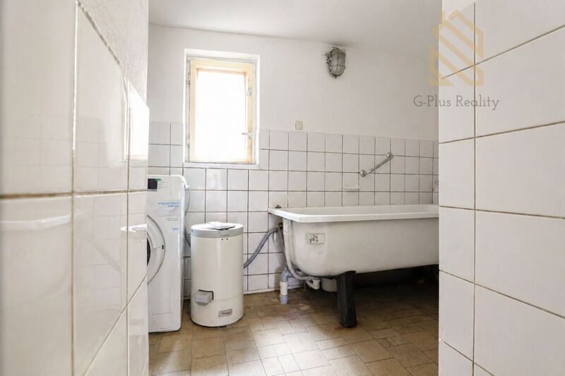 Prodej, rodinný dům 335 m2, pozemek 892 m2, obec Raná u Loun