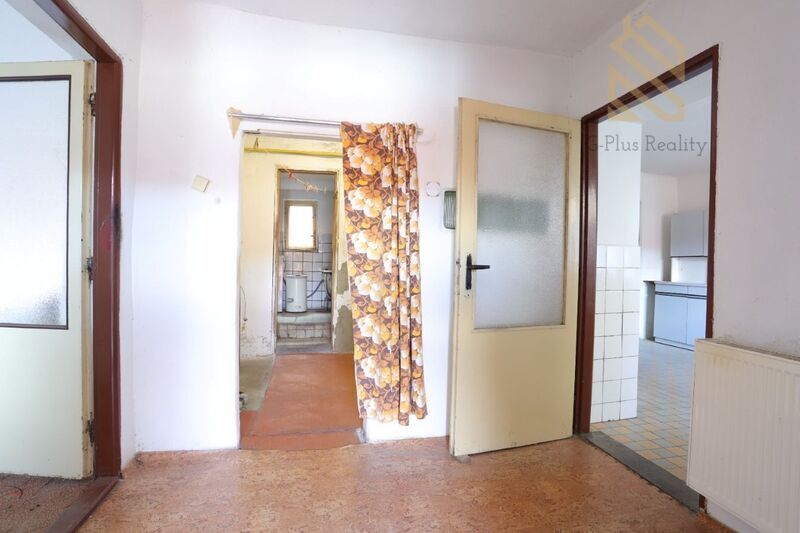 Prodej, rodinný dům 335 m2, pozemek 892 m2, obec Raná u Loun