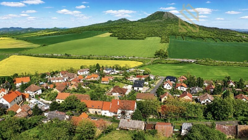 Prodej, rodinný dům 335 m2, pozemek 892 m2, obec Raná u Loun
