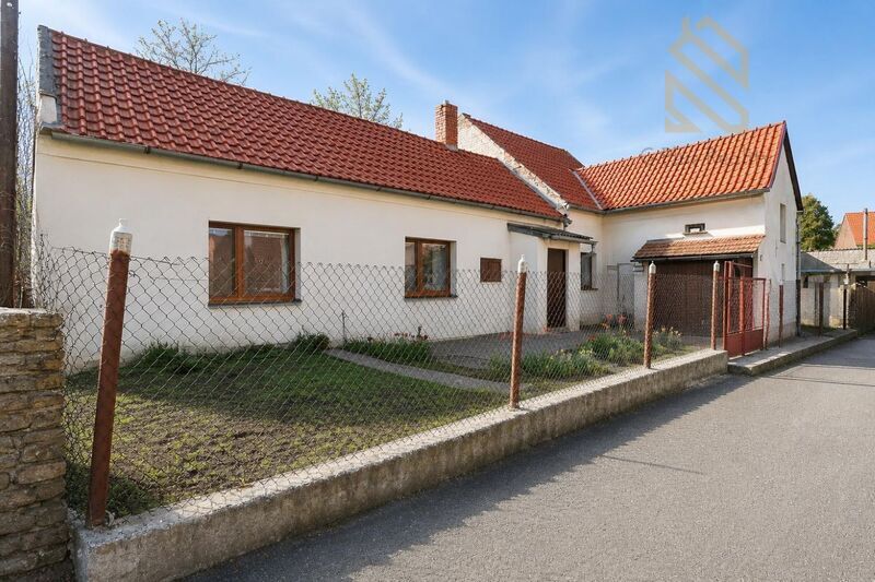 Prodej, rodinný dům 335 m2, pozemek 892 m2, obec Raná u Loun