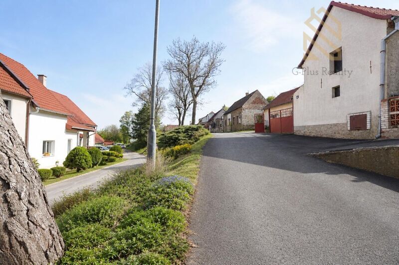 Prodej, rodinný dům 335 m2, pozemek 892 m2, obec Raná u Loun