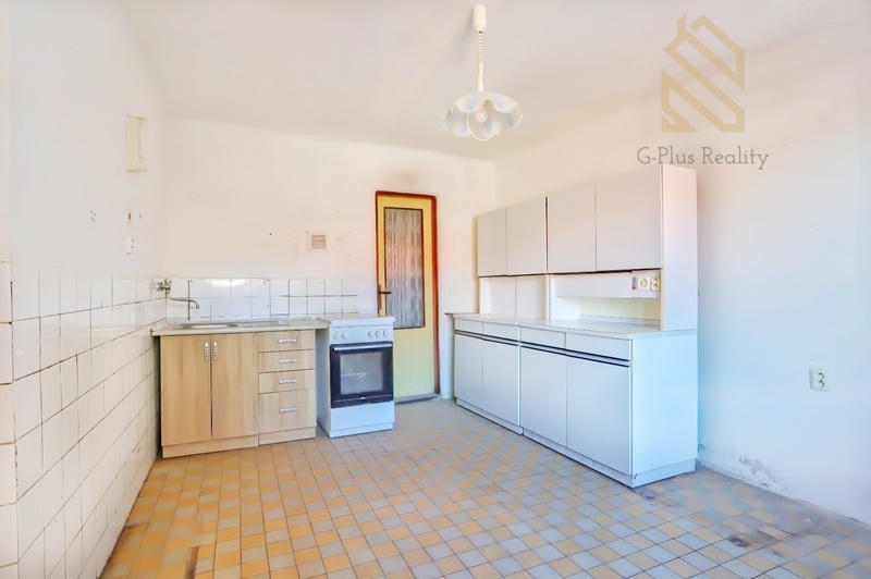 Prodej, rodinný dům 335 m2, pozemek 892 m2, obec Raná u Loun