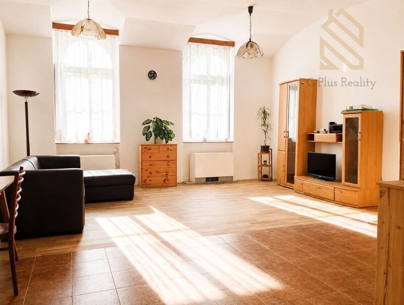 Prodej, vícegeneračního domu 454m2,pozemek 164m2,s terasou,Kostelec Nad Labem