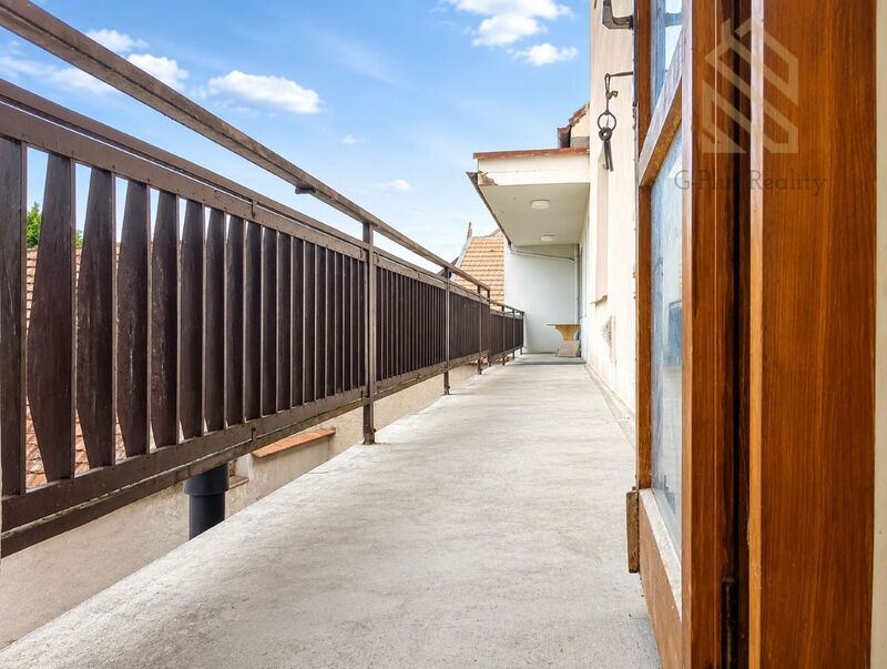 Prodej, vícegeneračního domu 454m2,pozemek 164m2,s terasou,Kostelec Nad Labem