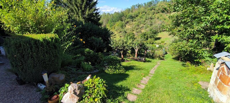Prodej chaty se zahradou. Pozemek celkem 895 m2, Smolnice