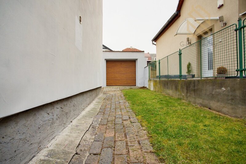 Prodej 1/2, rodinného domu 116m2, pozemek 484 m2, Bílina - ul. Síbova